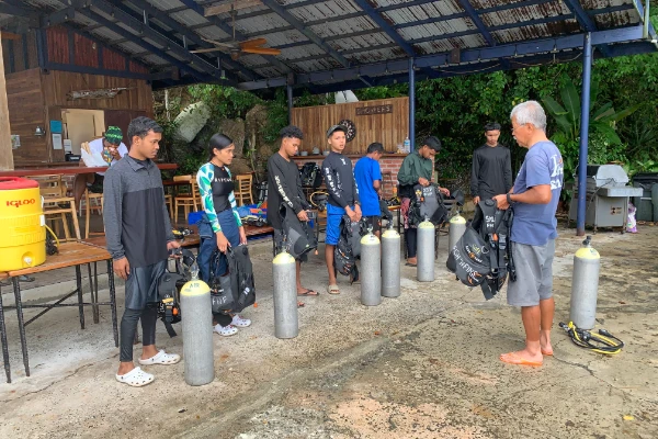 Children learning scuba diving in Palau