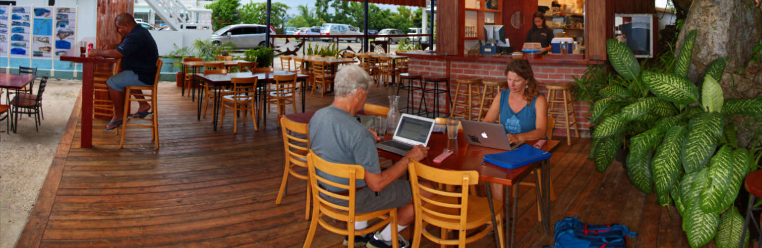 People enjoying their afternoon at Barracuda Restaurant